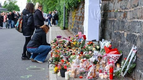 Auto-Protzer raste Hanna (19) tot - Die Mauer der Trauer