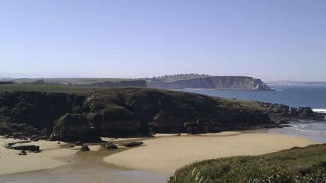 Cerrada la playa cántabra de Galizano por un brote de gastroenteritis en trece menores