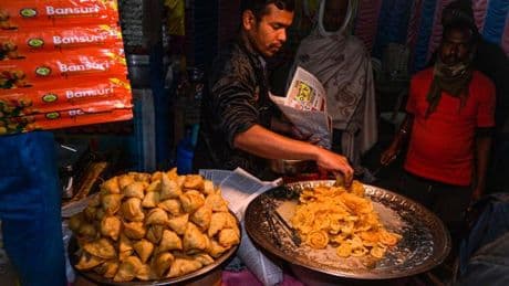 Les samosas sont-ils trop gras ? L’Inde a “lancé une grenade culinaire”