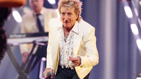 Rod Stewart issues announcement as emotional fans rush to support him