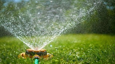 Kraut & Dübel: Gardena Comfort Rasensprenger für 25 statt 45 Euro: Top Garten-Deals am Mittwoch