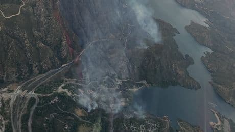 More than 100 people temporarily stranded after fleeing a blaze that spread to 478 acres within hours