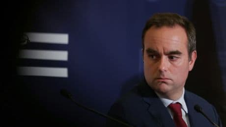 Ministre sous Macron depuis 2017, ancien LR... Qui est le nouveau Premier ministre Sébastien Lecornu?