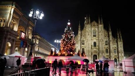 Palazzo Marino va già a caccia di luminarie e alberi di Natale