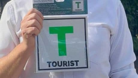 New ‘Tourist’ plate lets nervous holiday drivers navigate local motorists