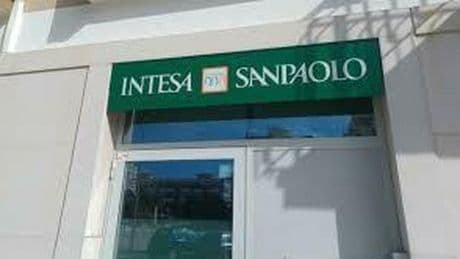 Intesa SanPaolo, tassi più bassi alle imprese che assumono