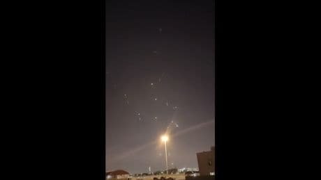Guerra Israele-Iran: 10 missili contro la base USA in Qatar