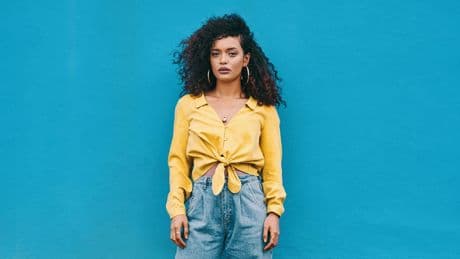 Denim-Trend 2024: Lässiger Schnitt: Warum Barrel Jeans jeder Figur schmeicheln