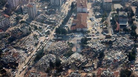 “Sağlam Evler” davası: Depremde yıkılan sitede 6 kişiye dava