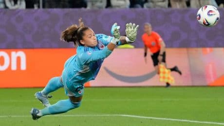 „Mein Gehirn funktioniert anders“ – Wie Wales‘ Torhüterin den Profisport mit Autismus meistert