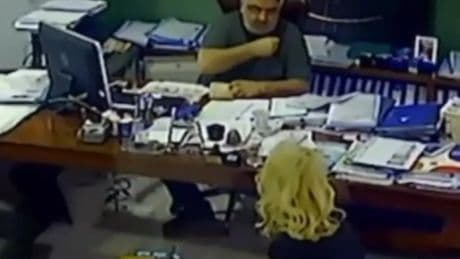 Son dakika! İşte İBB'deki rüşvetin en net görüntüsü! Paraları hazırladı, saydı, teslim etti! Şok detaylar ortaya çıktı