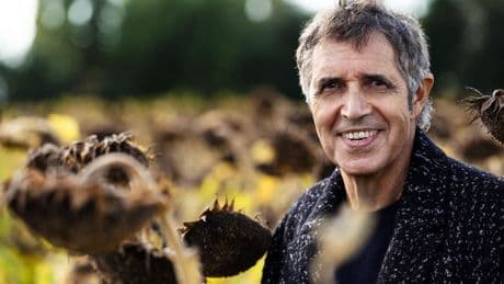 Julien Clerc : « Une de mes plus grandes fiertés, c’est qu’on chante mes chansons dans des écoles »