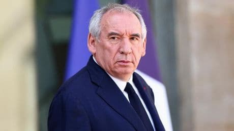 Abstimmung in Paris: Frankreichs Regierung droht bei Vertrauensfrage zu stürzen