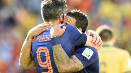 Robin van Persie op één doelpunt van aflossing van de macht: ’Memphis gefeliciteerd’