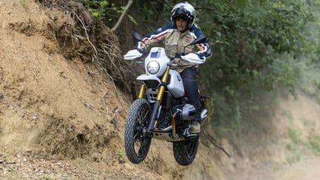 Bmw R 12 G/S e nuova R 1300 RT, la tradizione lanciata nel futuro: quando i motori boxer sanno fare la differenza