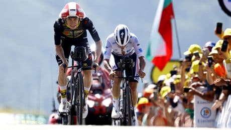 Lance Armstrong en Bradley Wiggins hinten op opgave in Tour-tijdrit ’belachelijk gemaakte’ Remco Evenepoel