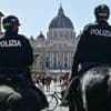 Lichamen van vrouw en baby gevonden in park in Rome, zoektocht naar man met een soort doek