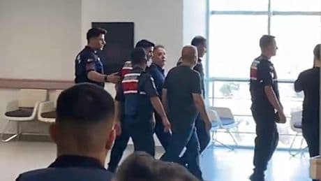 Rahatsızlanan Muhittin Böcek hastaneye kaldırıldı