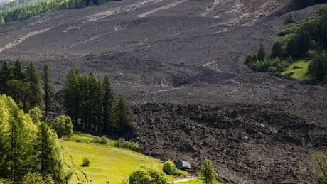 Bilder aus Blatten: Gletscherabbruch begräbt Dorf in der Schweiz unter sich