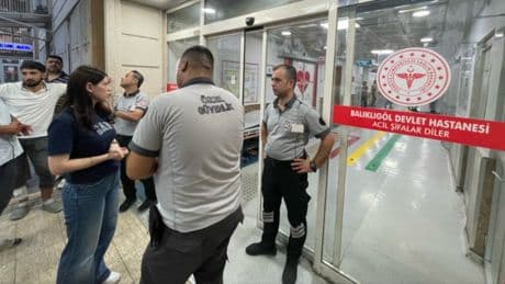 Hastanede dehşet anları! Doktor ve güvenlik görevlisine bıçaklı saldırı