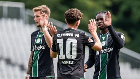 Test-Erfolg gegen Rostock - Hannover 96 siegt mit Frust-Elf