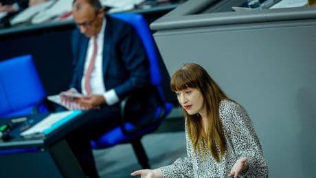 Haushaltsdebatte | Unionspolitiker werden in der Haushaltsdebatte zu Gesundbetern