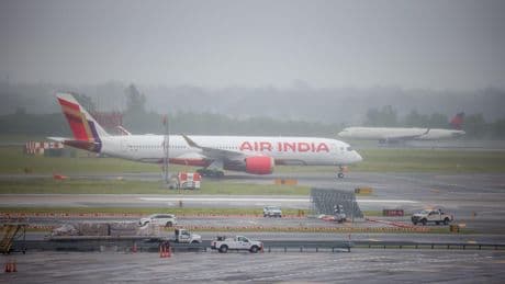 Meer dan 200 doden bij vliegtuigcrash Air India: ’Mogelijk één overlevende gevonden’
