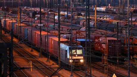 Mutmaßliche russische Sabotage: Geplante Anschläge auf Güterverkehr – drei Festnahmen