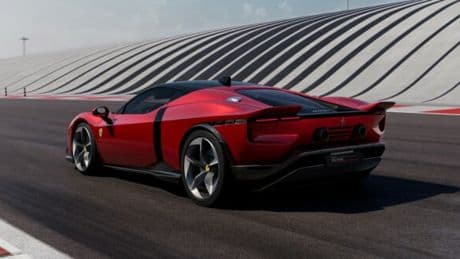 Ferrari 849 Testarossa, debutta a Milano la nuova Rossa ibrida plug-in da 1050 cavalli – FOTO