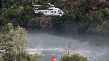 Un helicóptero se estrella en el agua cuando realizaba labores de extinción en un incendio en Francia