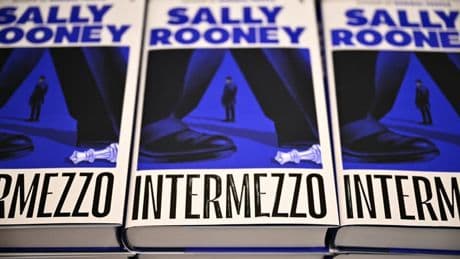 Sally Rooney, David Foenkinos, Raphaël Quenard... Ces auteurs à emporter dans sa valise cet été