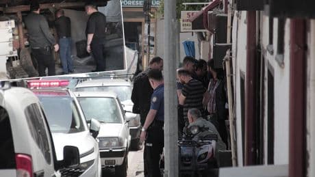 Evdeki kötü kokuyla yakayı ele verdi: Gizli tünel gün yüzüne çıktı
