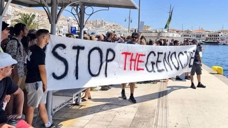 Siros Adası'na gelen kruvaziyer, protesto nedeniyle İsrailli yolcularını indiremedi