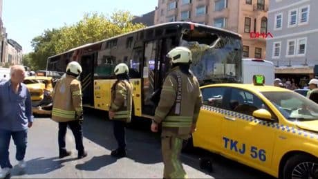Beyoğlu'nda zincirleme kaza: Çok sayıda yaralı var