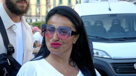 « Je vais tout faire sauter » : Rita De Crescenzo, la tiktokeuse qui fascine l’Italie