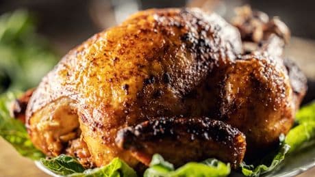 Knusprige Haut, zartes Fleisch: So machen Sie das perfekte Brathähnchen