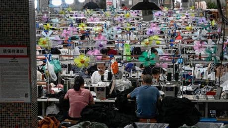 La capital china de la moda rápida ralentiza su avance por la guerra comercial de Trump