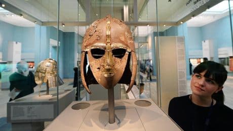 Qu’est-ce que le trésor de Sutton Hoo qui va être « échangé » contre la tapisserie de Bayeux ?