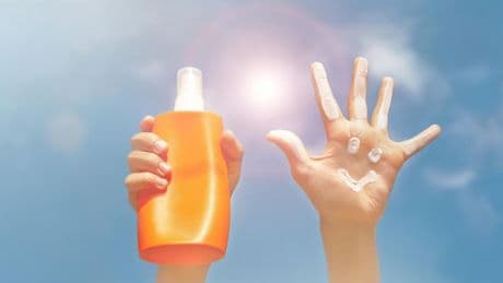 Pourquoi après un cancer de la peau, il faut redoubler de vigilance vis-à-vis du soleil