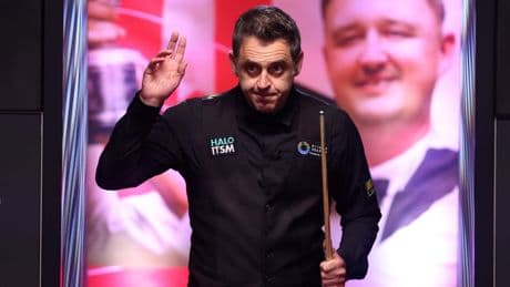 ‘I’m playing awful, I have zero confidence’ – Ronnie O’Sullivan compares himself to ‘swan’ at World Snooker Championship