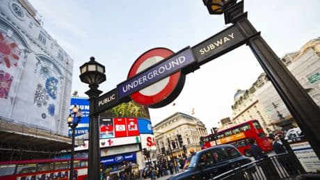 Un corte de electricidad en Londres provoca el cierre de varias líneas de metro