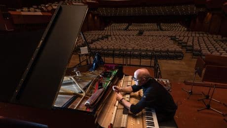 Klaviertechniker der Alten Oper: Meister des perfekten Klangs