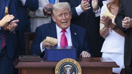 Trump prometió hacer América grande, pero de momento hay poca eficiencia y mucho caos