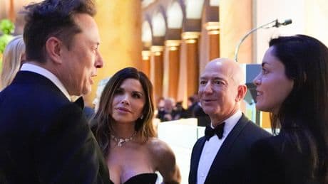 Jeff Bezos attempting to fill Elon Musk-shaped hole in the Oval Office, report says