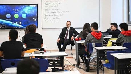 Bakan Kacır, LGS'de derece yapan öğrencileri  yetenek sınavına başvurmaya davet etti