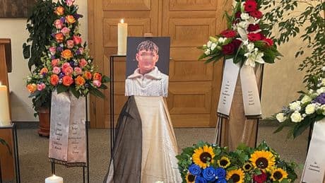 Bewegender Abschied - Tränen und Blumen nach Miguels grausamen Tod