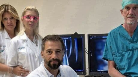 Tumore ovarico di 35 kg e oltre 40 centimetri rimosso da una paziente, l'intervento record al Careggi di Firenze