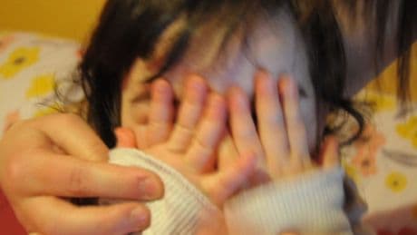 Spagna, bimba sequestrata e nascosta: arrestata la madre (e altre tre persone). «Viveva sotto falso nome da quando aveva 3 anni»