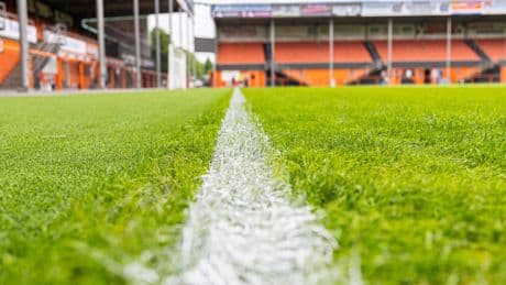 Knullig: nieuwe grasveld FC Volendam blijkt meter te kort