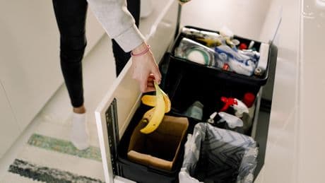 Wenn die Mülltonne müffelt: Mit diesen Tricks riecht sie wieder frisch